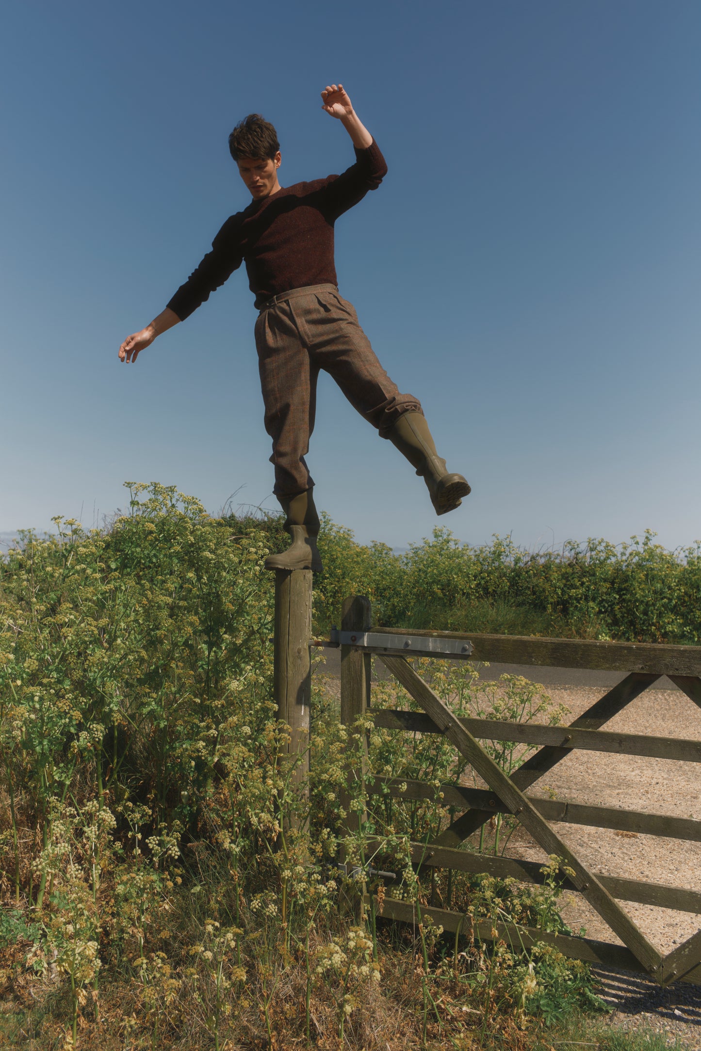 Model wearing a Bosie Knitwear Blue Mogganer Helmsman Glenugie Nep Sweater in colour Lewis Dark Aubergine.