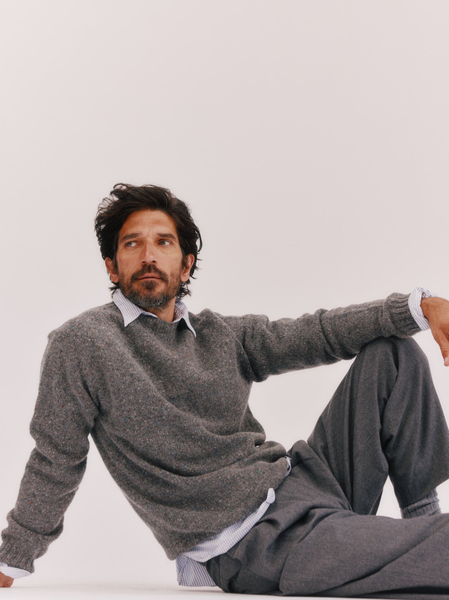 Model wearing a Bosie Knitwear Blue Mogganer Helmsman Glenugie Nep Sweater in colour St Kilda Grey.