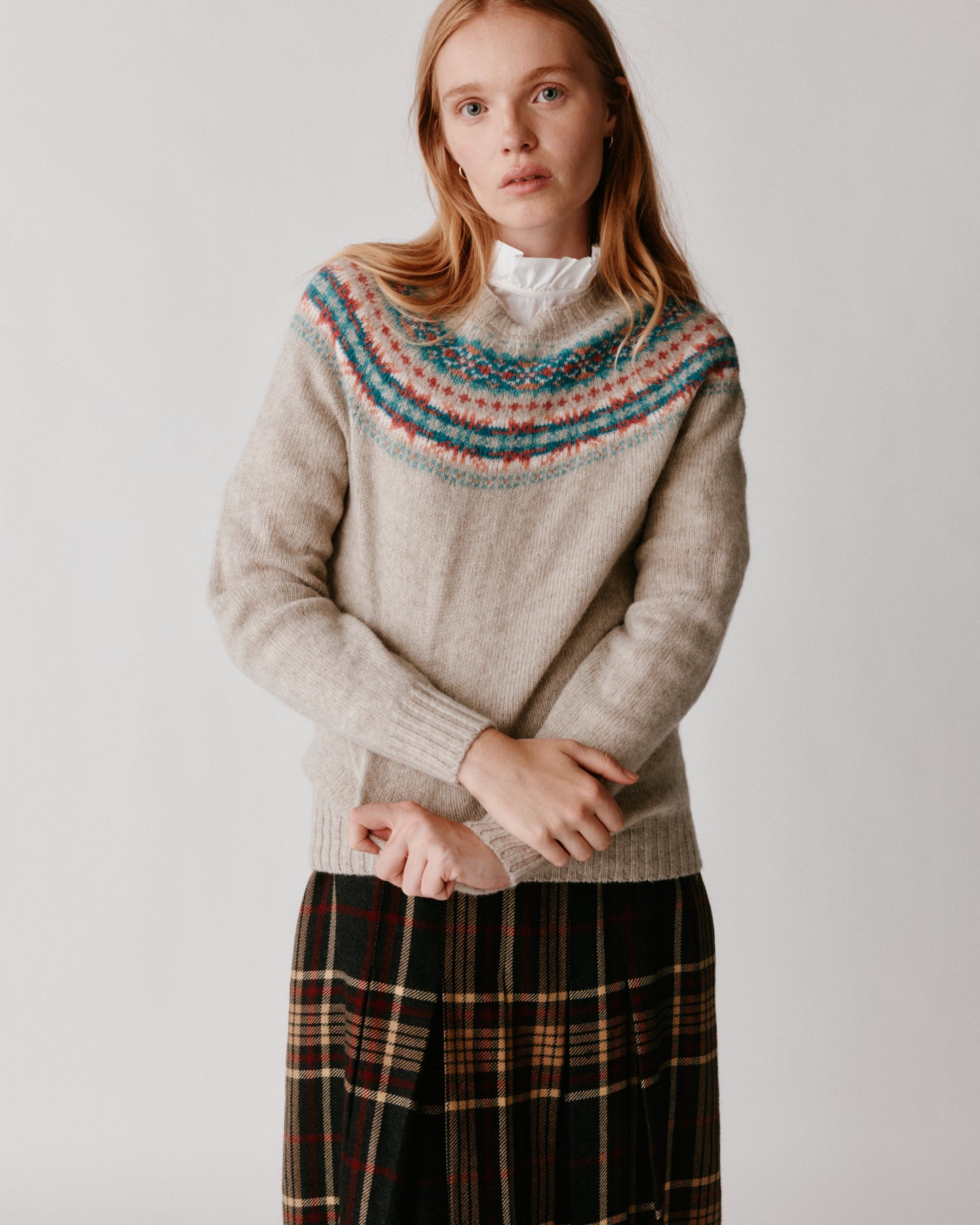 A model wearing a Bosie Skye Yoke Fair Isle Women's Sweater in colour Vellum / Putty.