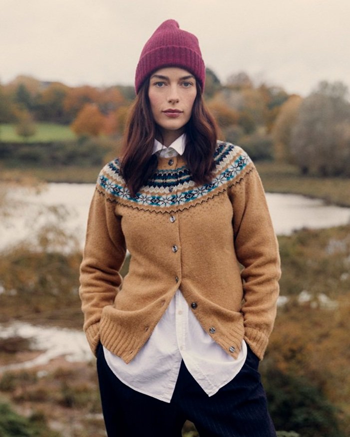 Woman wearing an Autumn Crisp Gold West Coast lambswool cardigan Bosie Knitwear