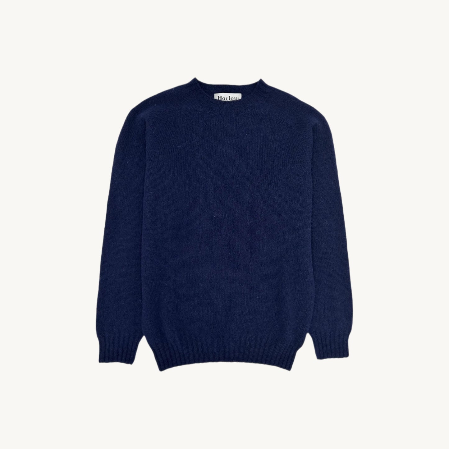 Flatbed Photograph of a Bosie Knitwear Harley of Scotland seamless saddle shoulder men's Shetland sweater jumper in Navy