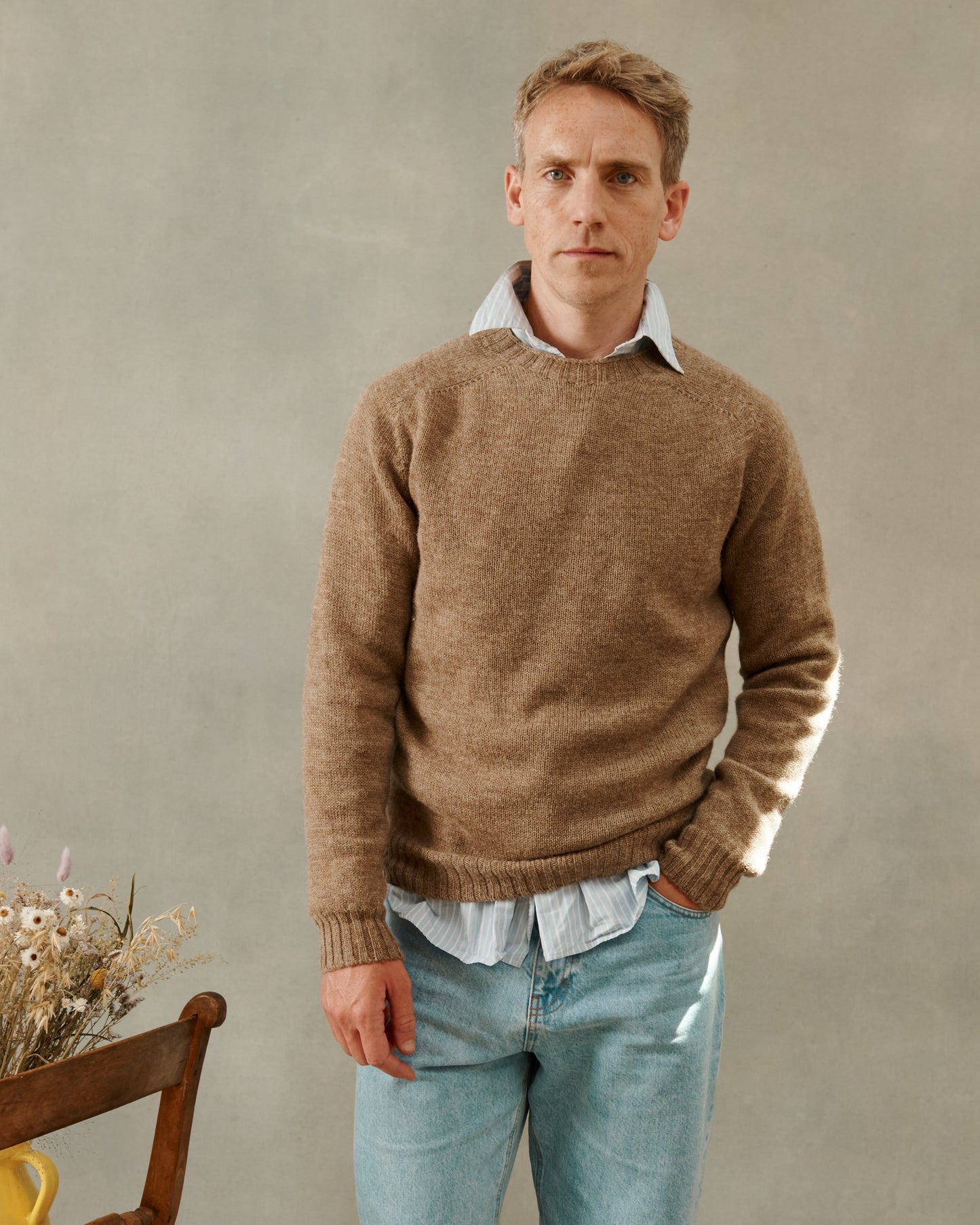 Man wearing a Bosie Knitwear Harley of Scotland undyed seamless saddle shoulder men's Sherpa 2 ply Voe True Shetland sweater jumper in Fawn Brown