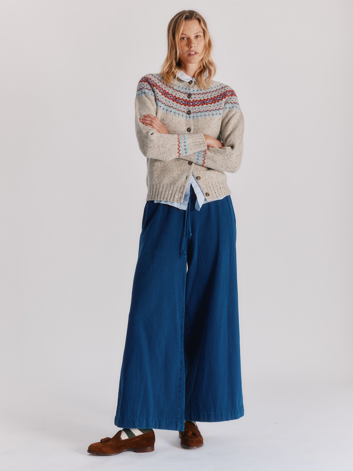 Woman wearing a Mull Natural Bosie Islander Glenugie Nep Fairisle Yoke Cardigan