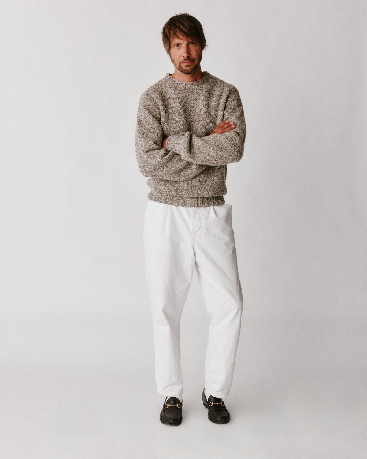 A model wearing a Bosie Blue Mogganer British Breed Sweater in colour Herdwick.