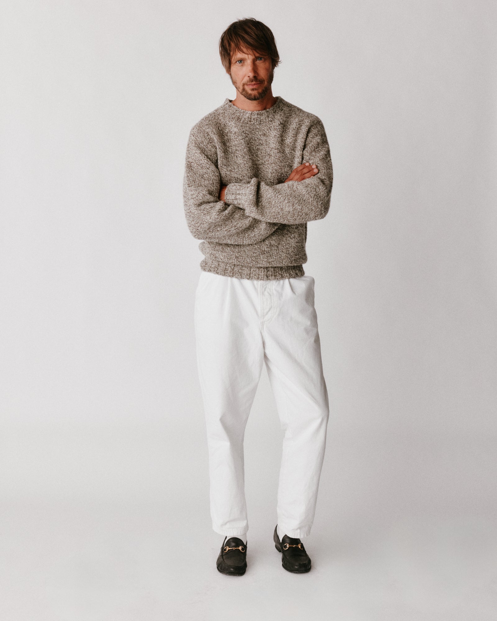 A model wearing a Bosie Blue Mogganer British Breed Sweater in colour Herdwick.