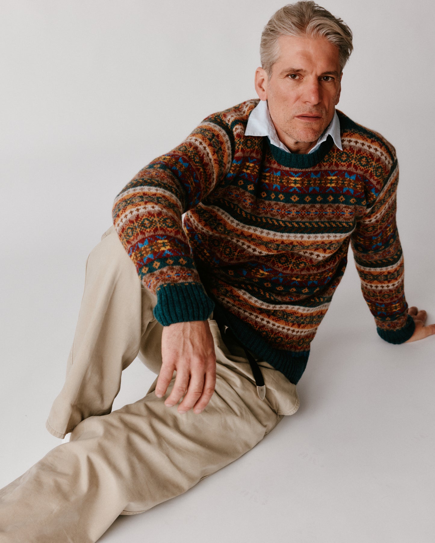 A model wearing a Bosie Blue Mogganer Crovie Fairisle in colour Tempest / Storm.