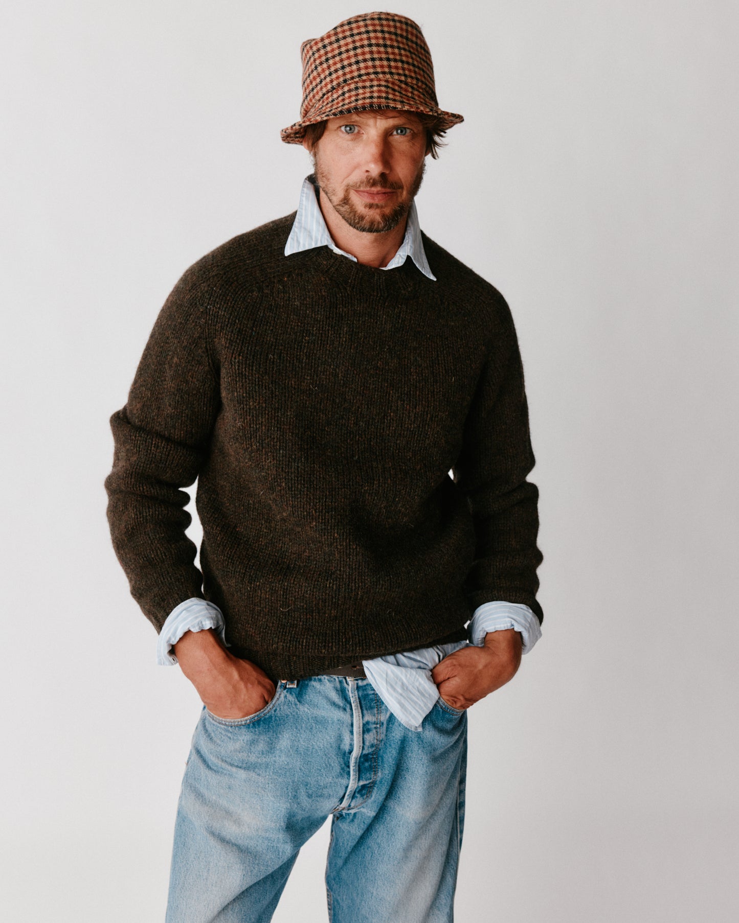 A model wearing a Bosie Blue Mogganer Explorer Extra Chunky Seamless Supersoft Shetland Sweater in colour Carob / Turin.
