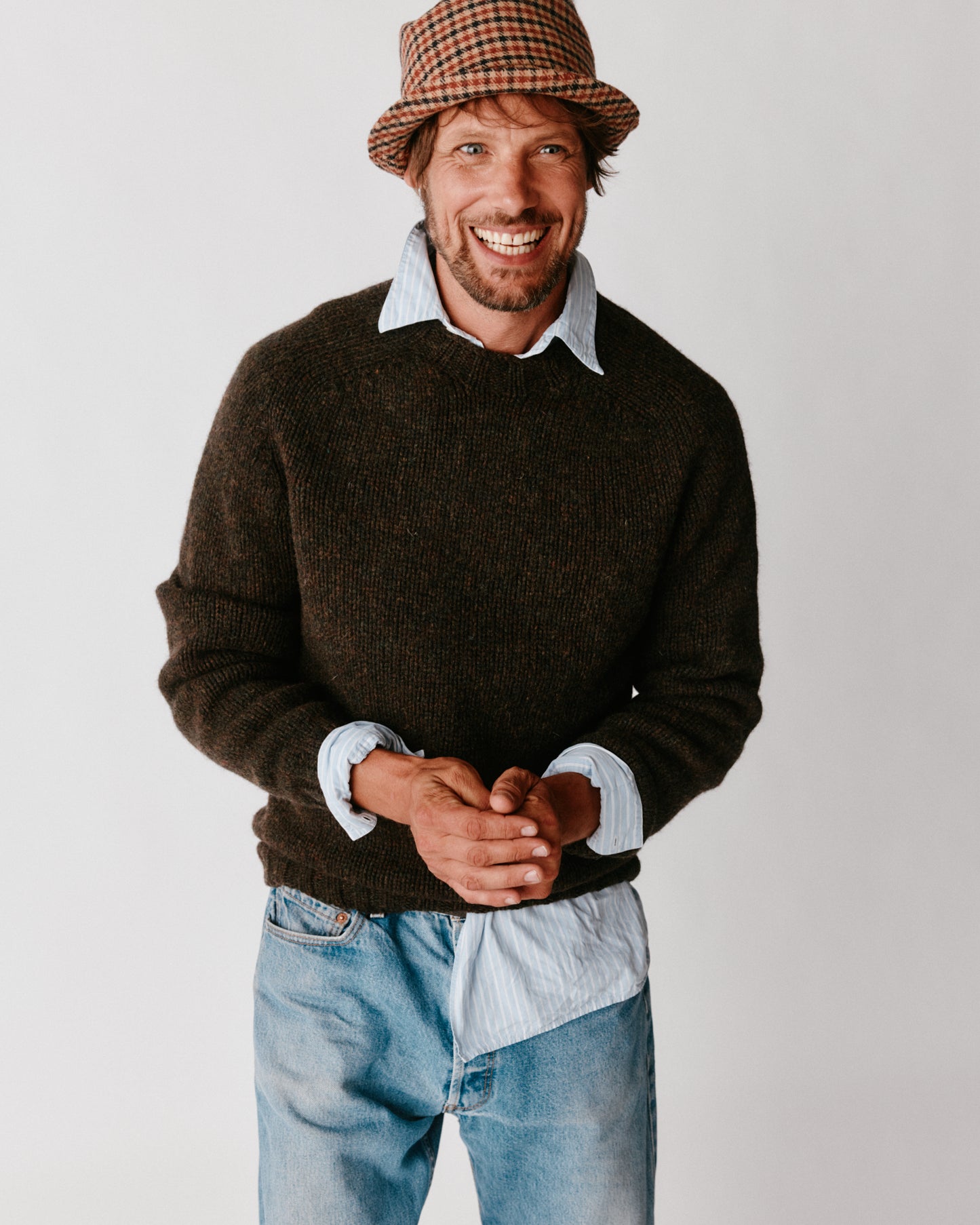 A model wearing a Bosie Blue Mogganer Explorer Extra Chunky Seamless Supersoft Shetland Sweater in colour Carob / Turin.