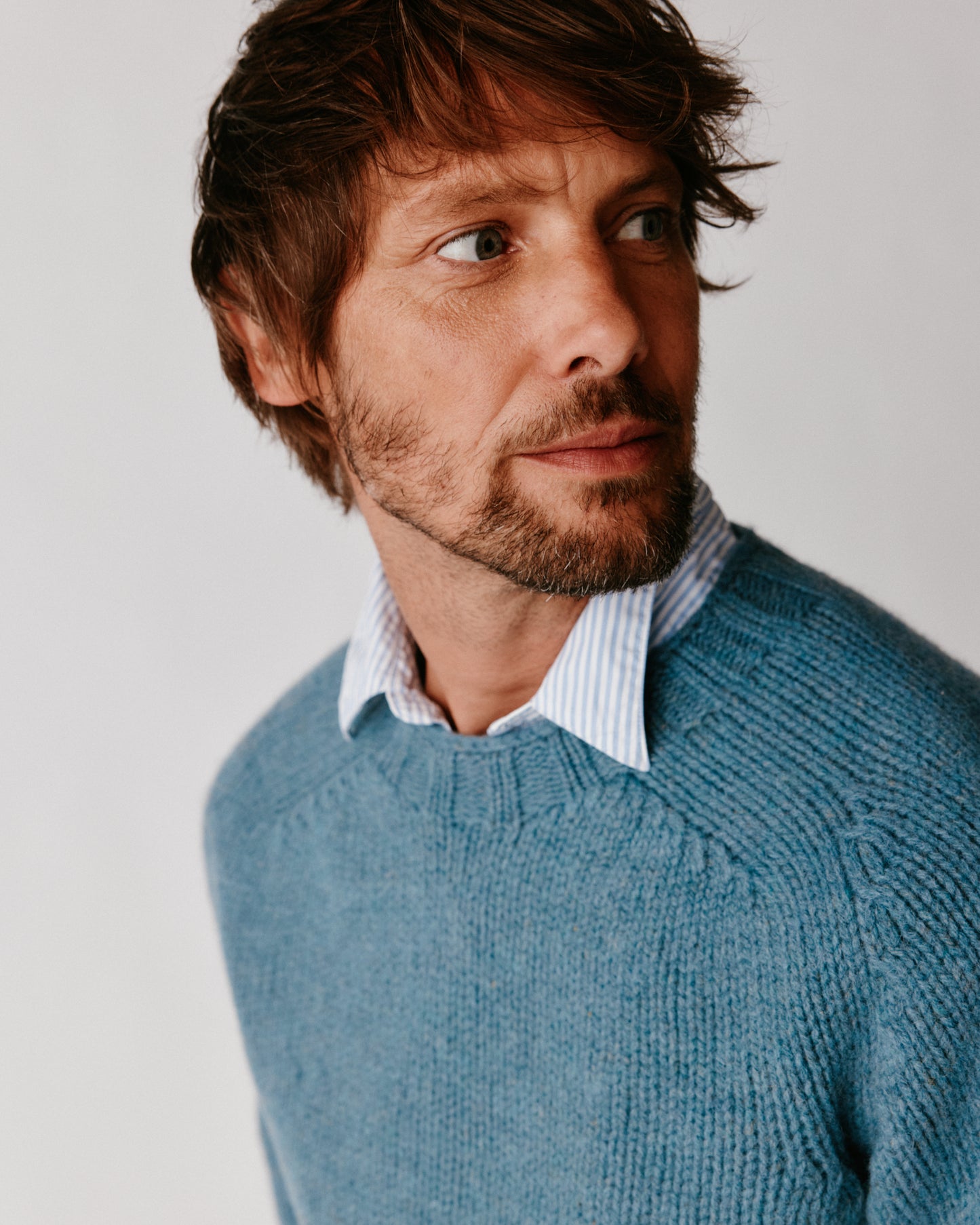A model wearing a Bosie Blue Mogganer Explorer Extra Chunky Seamless Supersoft Shetland Sweater in colour Cirrus.