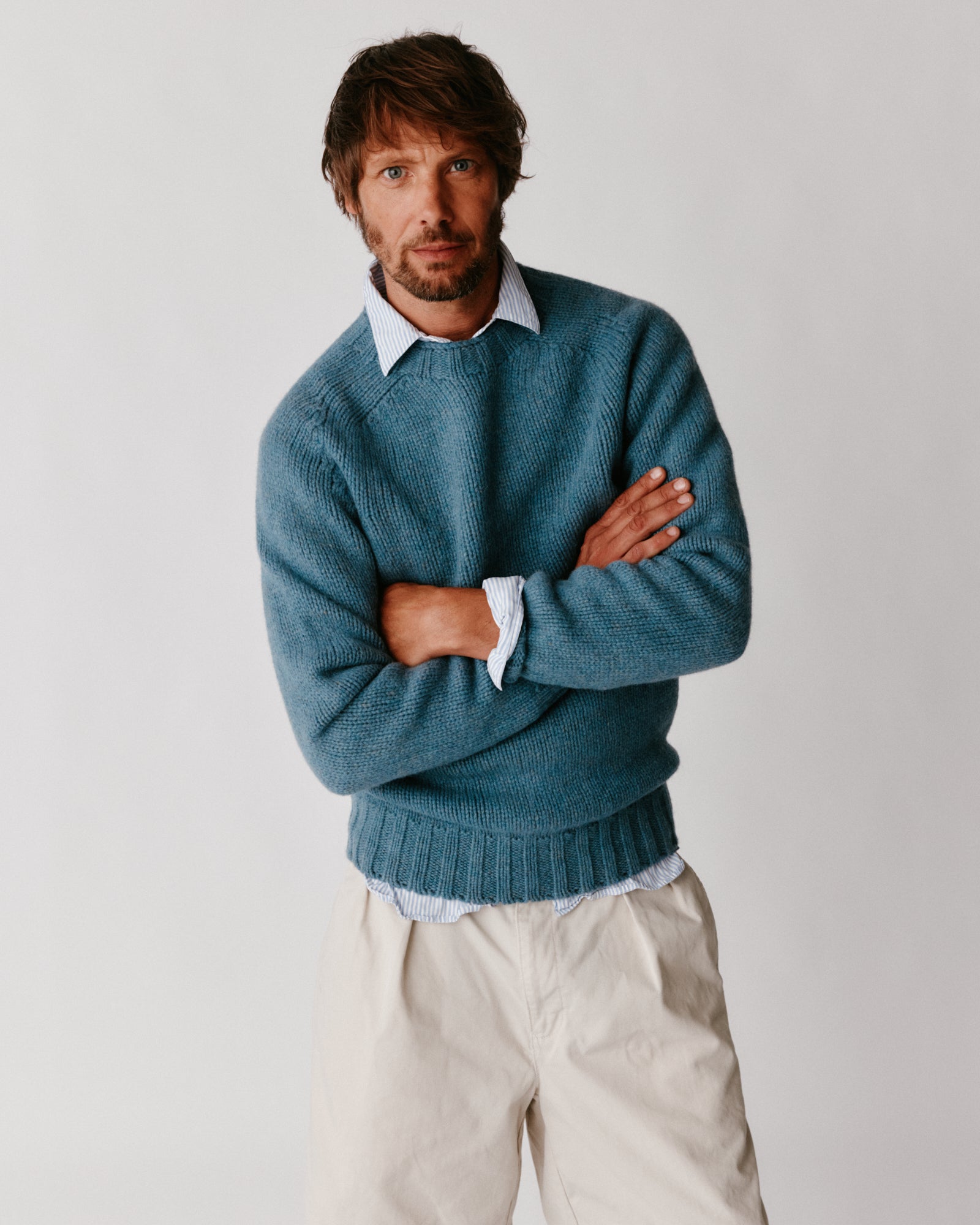 A model wearing a Bosie Blue Mogganer Explorer Extra Chunky Seamless Supersoft Shetland Sweater in colour Cirrus.