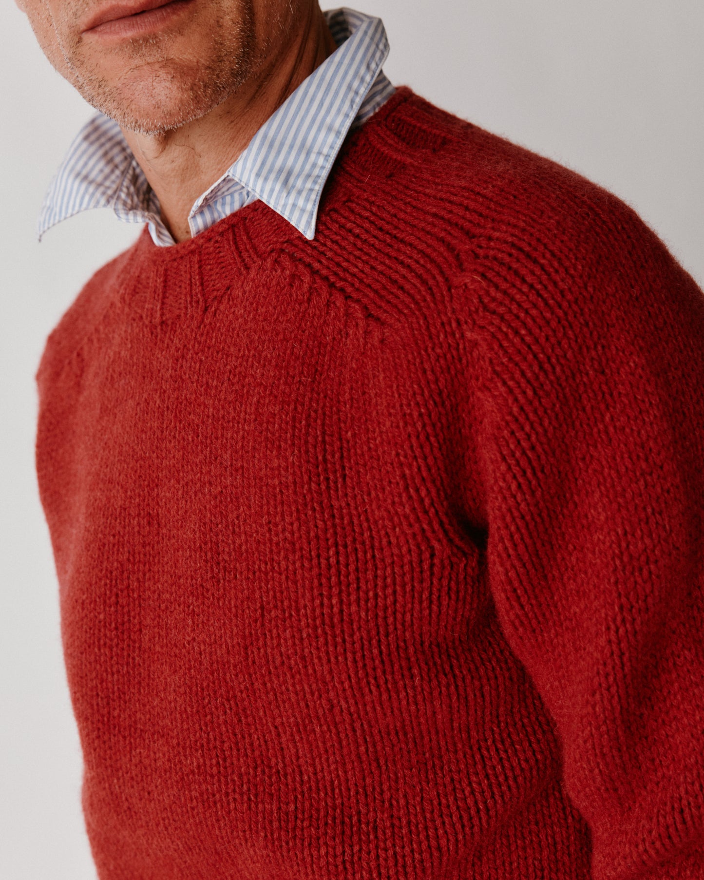 A model wearing a Bosie Blue Mogganer Explorer Extra Chunky Seamless Supersoft Shetland Sweater in colour Framboise.