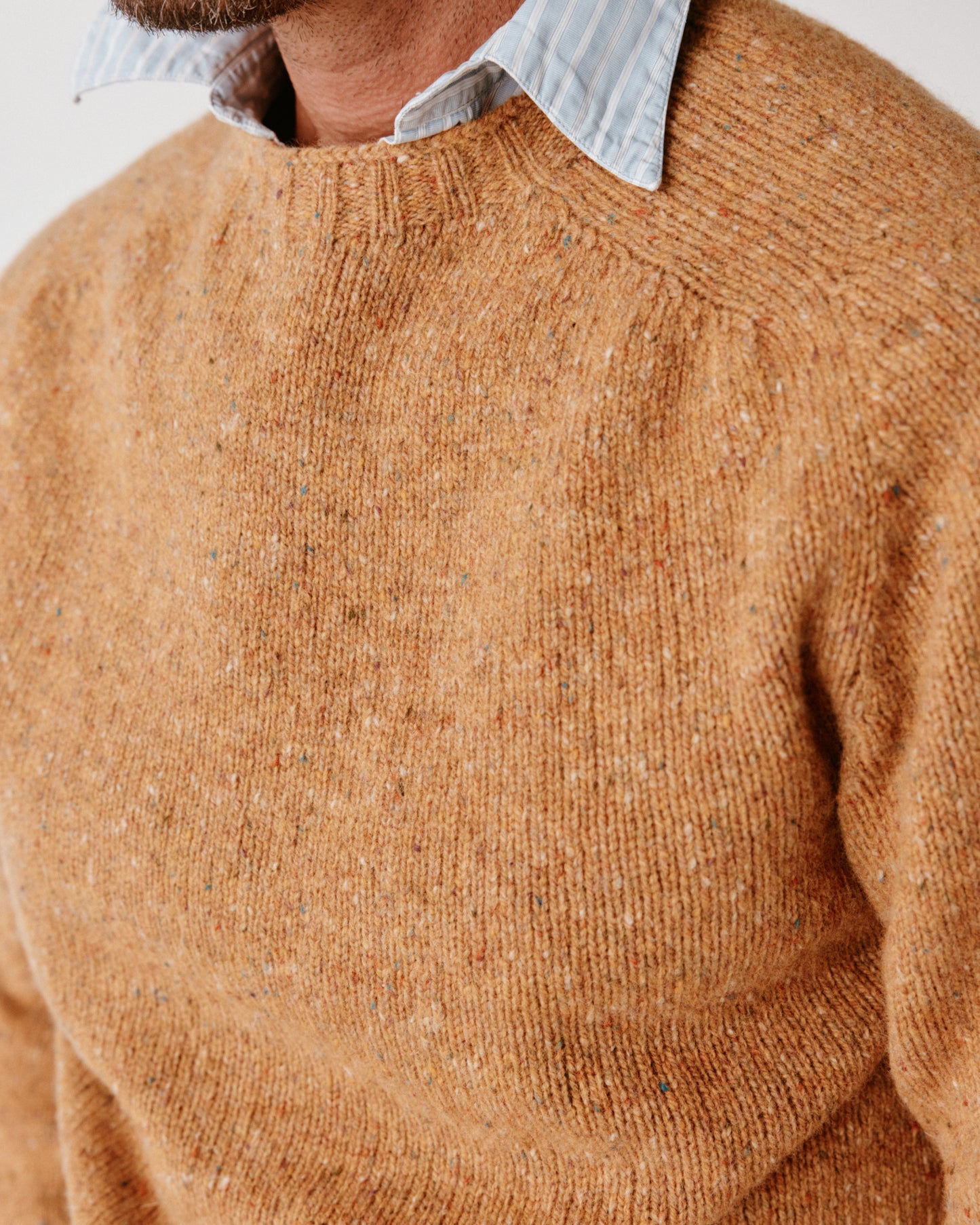 A model wearing a Bosie Blue Mogganer Helmsman Glenugie Nep Sweater in colour Barra.