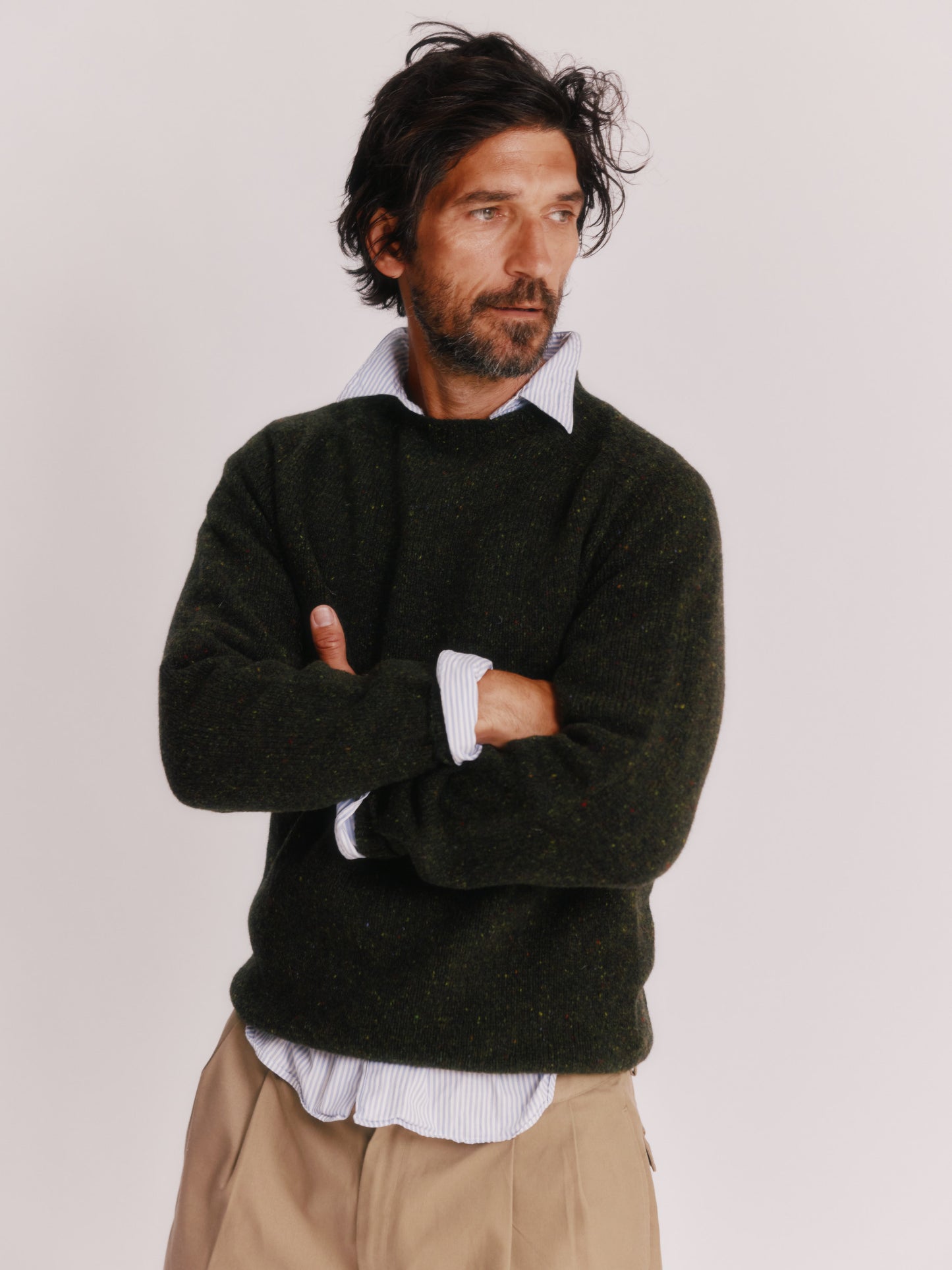 Model wearing a Bosie Knitwear Blue Mogganer Helmsman Glenugie Nep Sweater in colour Harris Green.