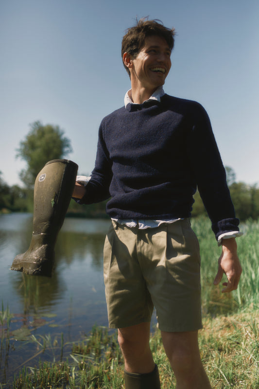 Model wearing a Bosie Knitwear Blue Mogganer Helmsman Glenugie Nep Sweater in colour Jura Navy.