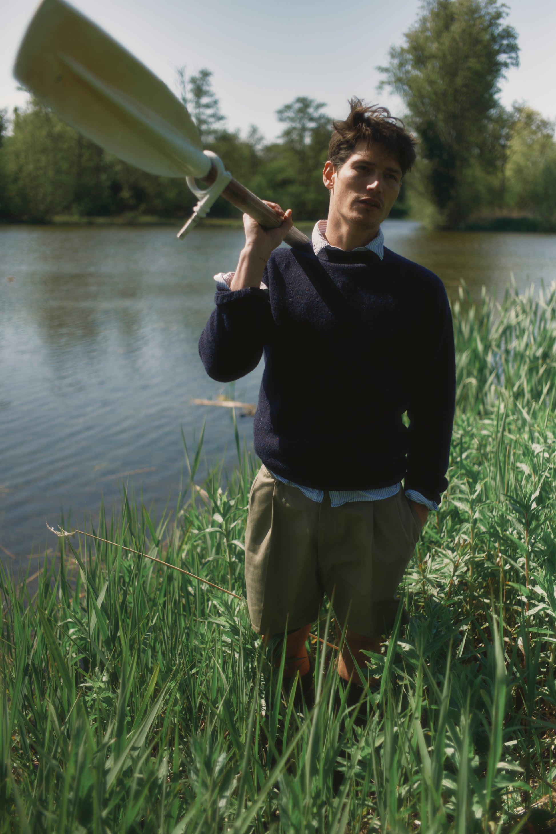 Model wearing a Bosie Knitwear Blue Mogganer Helmsman Glenugie Nep Sweater in colour Jura Navy.