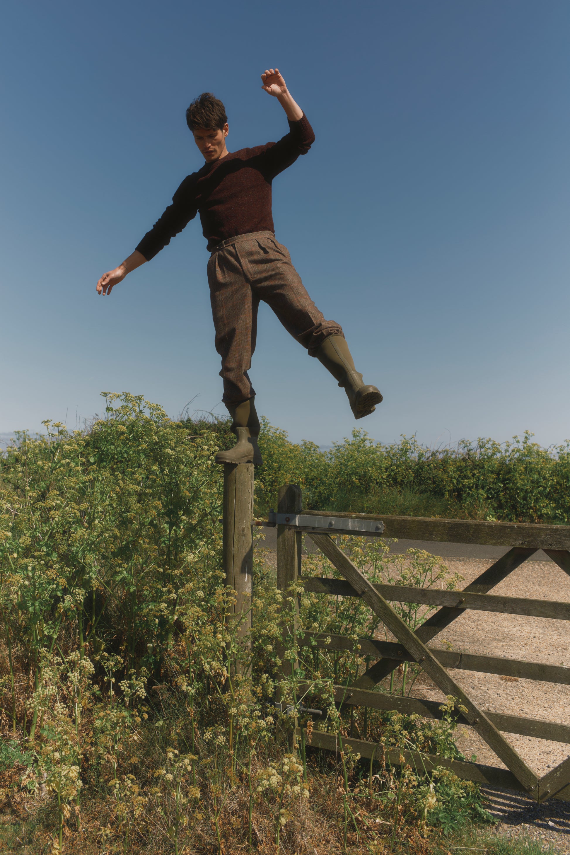 Model wearing a Bosie Knitwear Blue Mogganer Helmsman Glenugie Nep Sweater in colour Lewis Dark Aubergine.