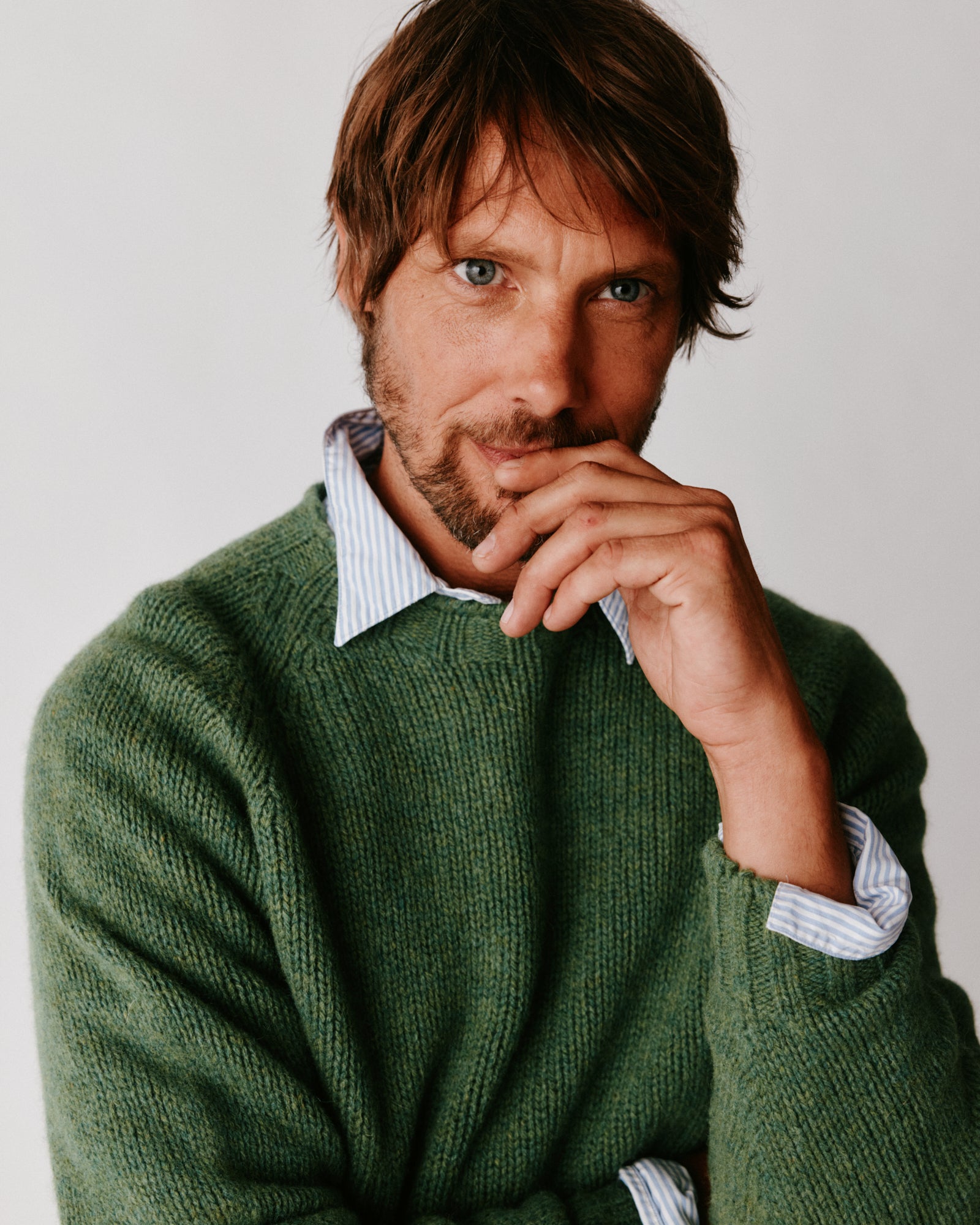 A model wearing a Bosie Blue Mogganer North Sea Chunky Seamless Supersoft Shetland Sweater in colour Baize.