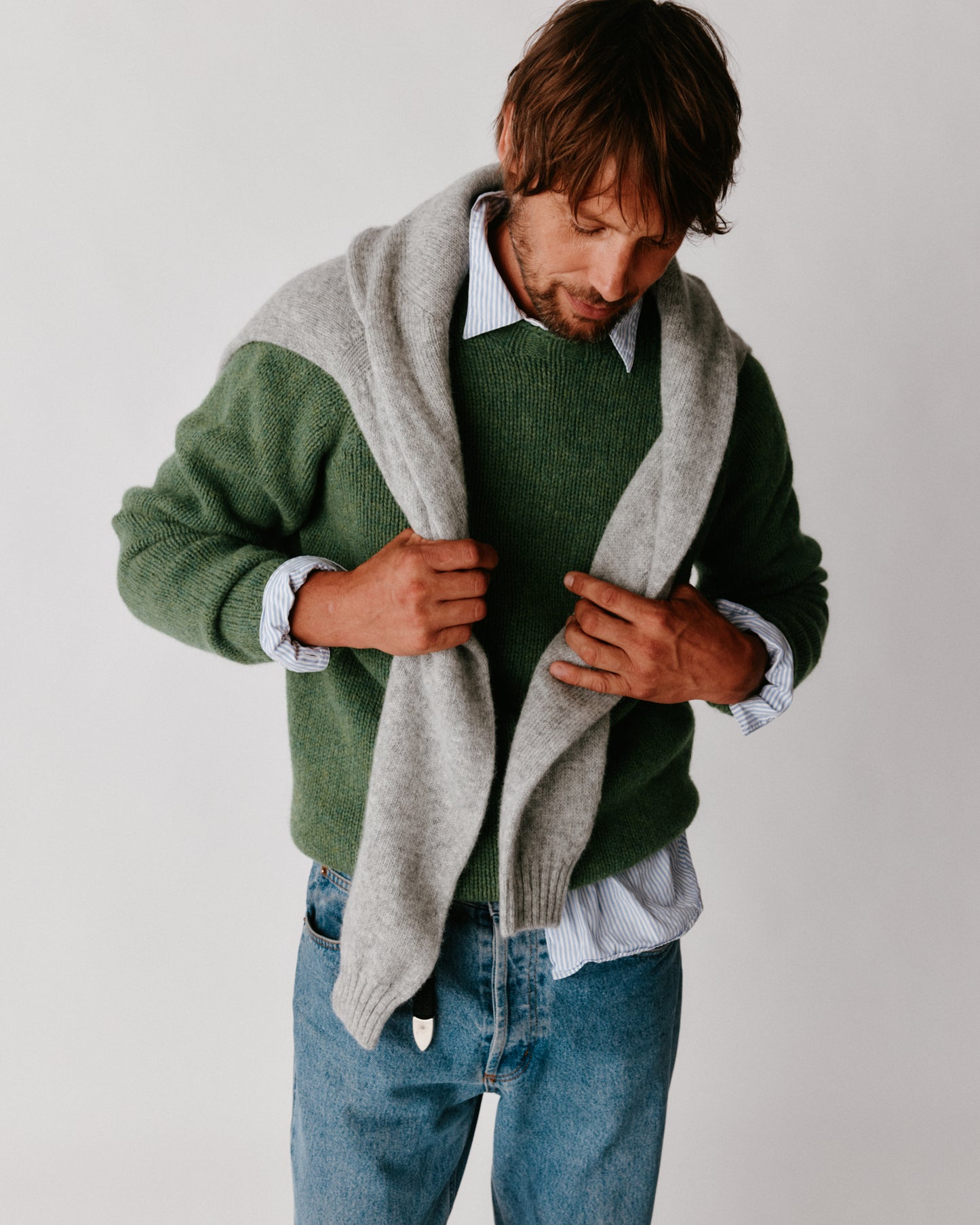 A model wearing a Bosie Blue Mogganer North Sea Chunky Seamless Supersoft Shetland Sweater in colour Baize.