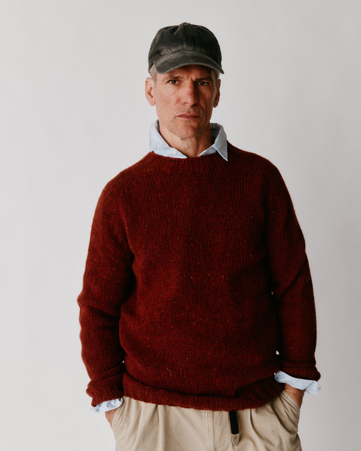 A model wearing a Bosie Blue Mogganer Trawlerman Chunky Glenugie Nep Sweater in colour Hoy.