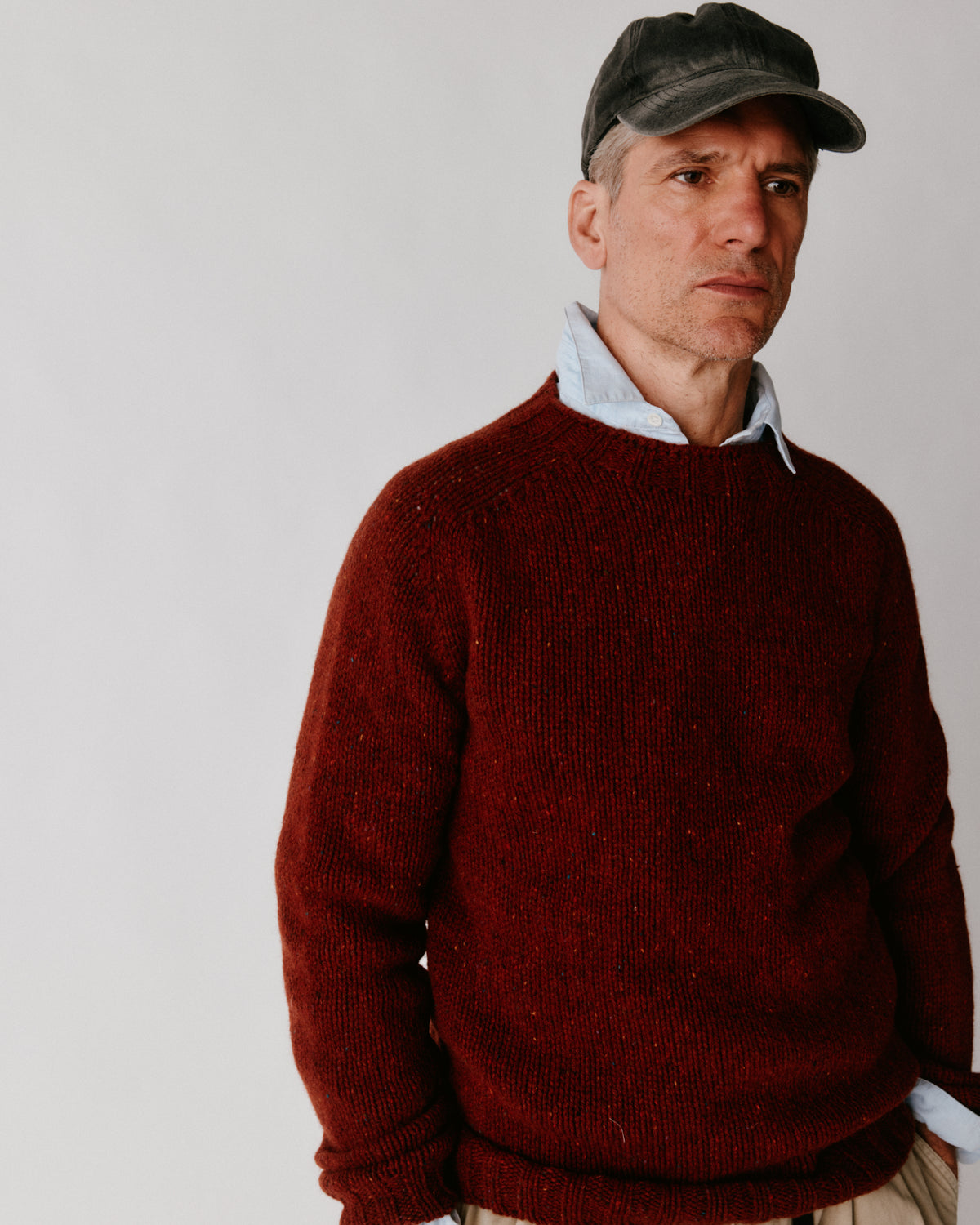 A model wearing a Bosie Blue Mogganer Trawlerman Chunky Glenugie Nep Sweater in colour Hoy.