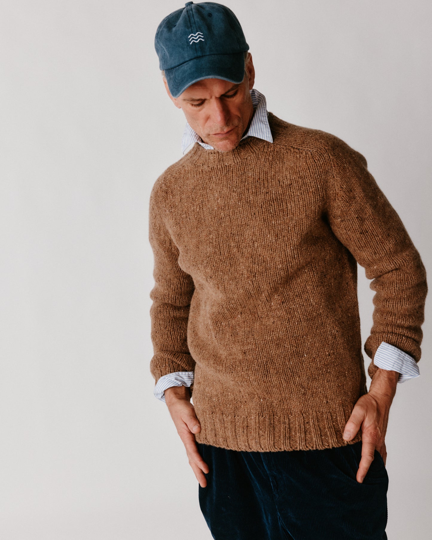 A model wearing a Bosie Blue Mogganer Trawlerman Chunky Glenugie Nep Sweater in colour Knoydart.
