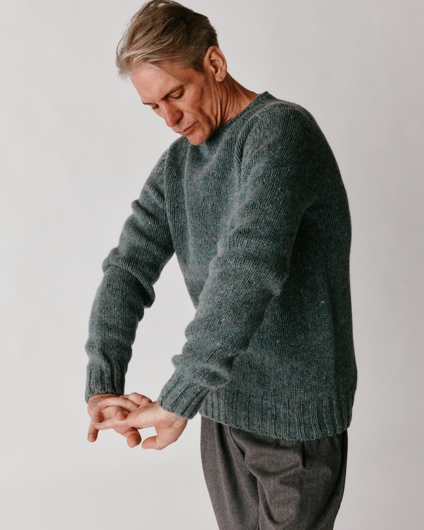 A model wearing a Bosie Blue Mogganer Trawlerman Chunky Glenugie Nep Sweater in colour Lomond.