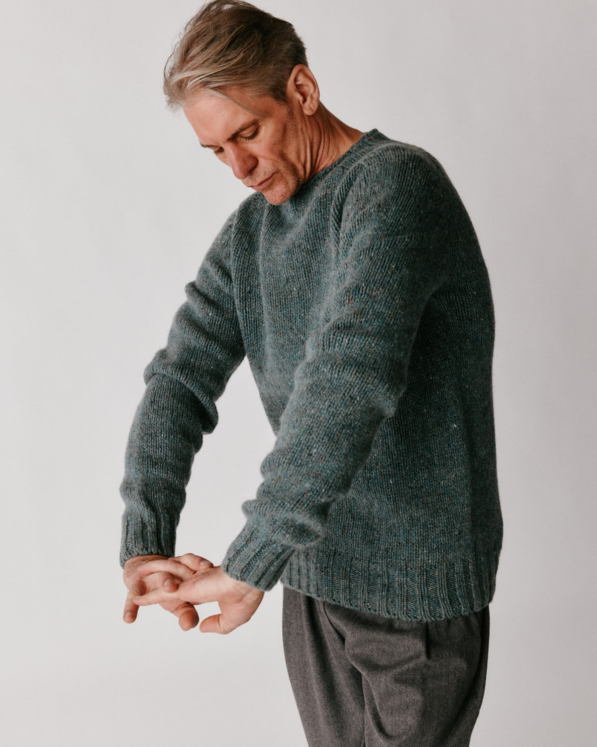 A model wearing a Bosie Blue Mogganer Trawlerman Chunky Glenugie Nep Sweater in colour Lomond.
