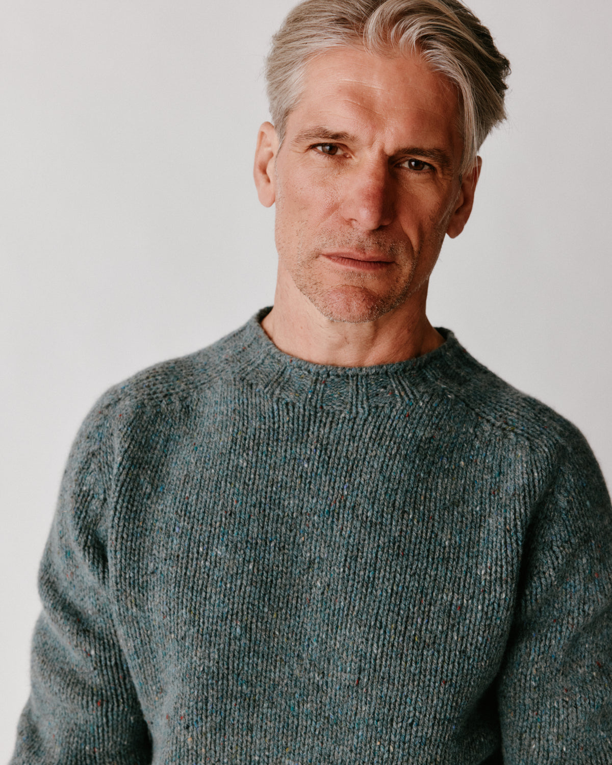 A model wearing a Bosie Blue Mogganer Trawlerman Chunky Glenugie Nep Sweater in colour Lomond.