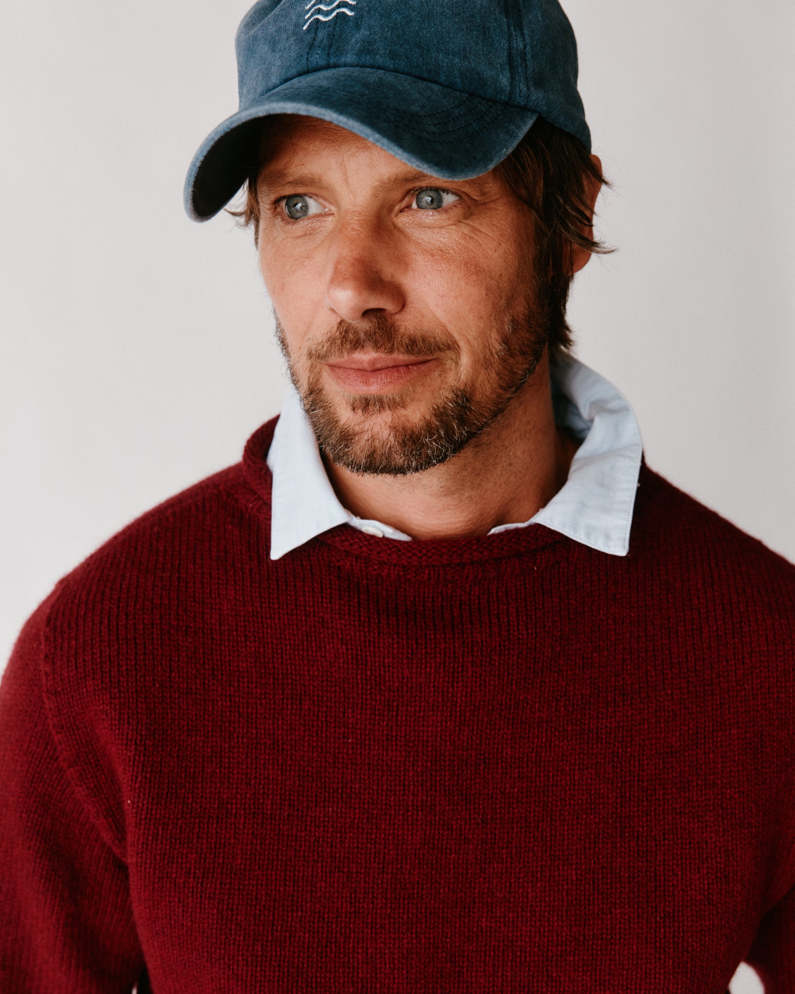 A model wearing a Bosie Blue Mogganer Whaler Rolled Neck Chunky Sweater in colour Claret / Bordeaux Mix.