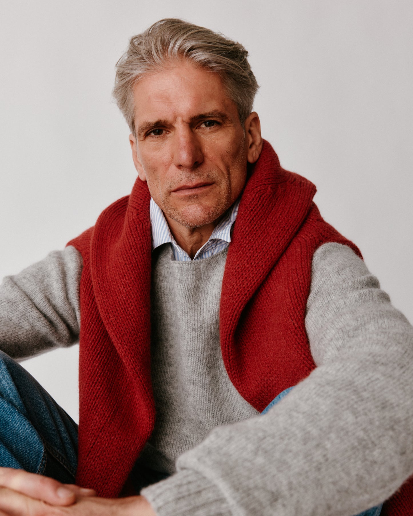 A model wearing a Bosie Harley of Scotland Mens Seamless Saddle Shoulder Shetland Sweater in colour Silver.