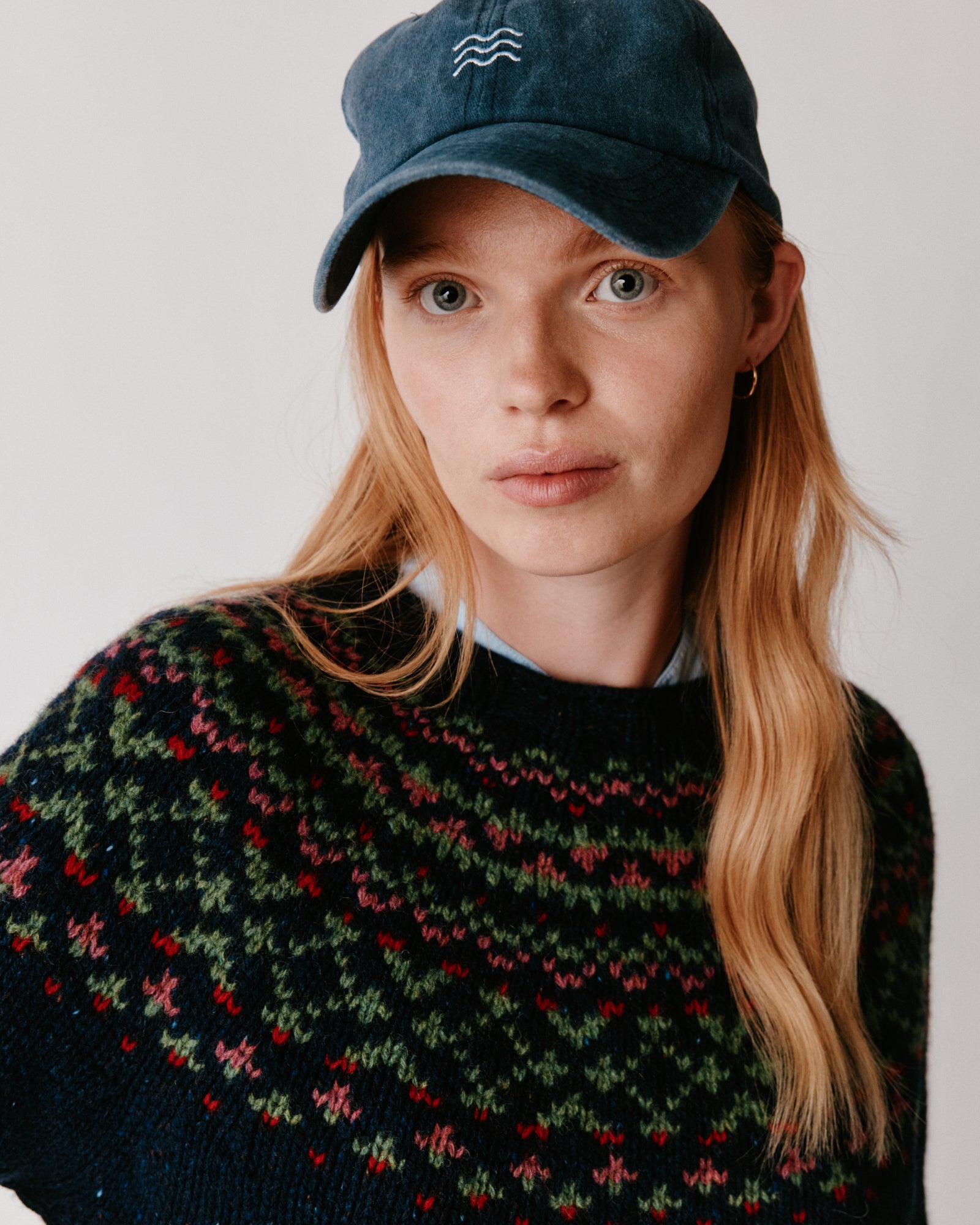 A model wearing a Bosie Luskentyre Chunky Fair Isle Glenugie Nep Women's Sweater in colour Jura.