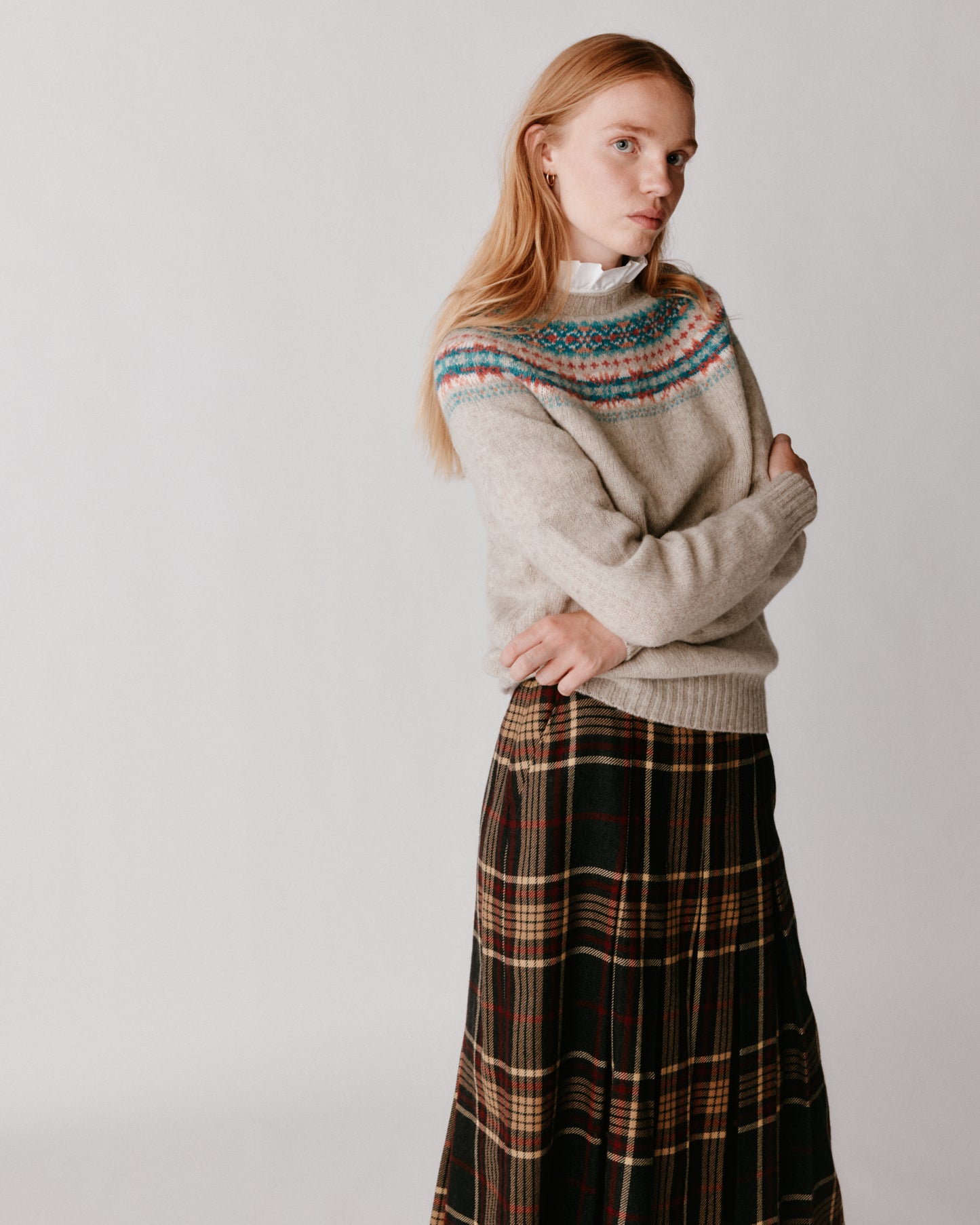 A model wearing a Bosie Skye Yoke Fair Isle Women's Sweater in colour Vellum / Putty.