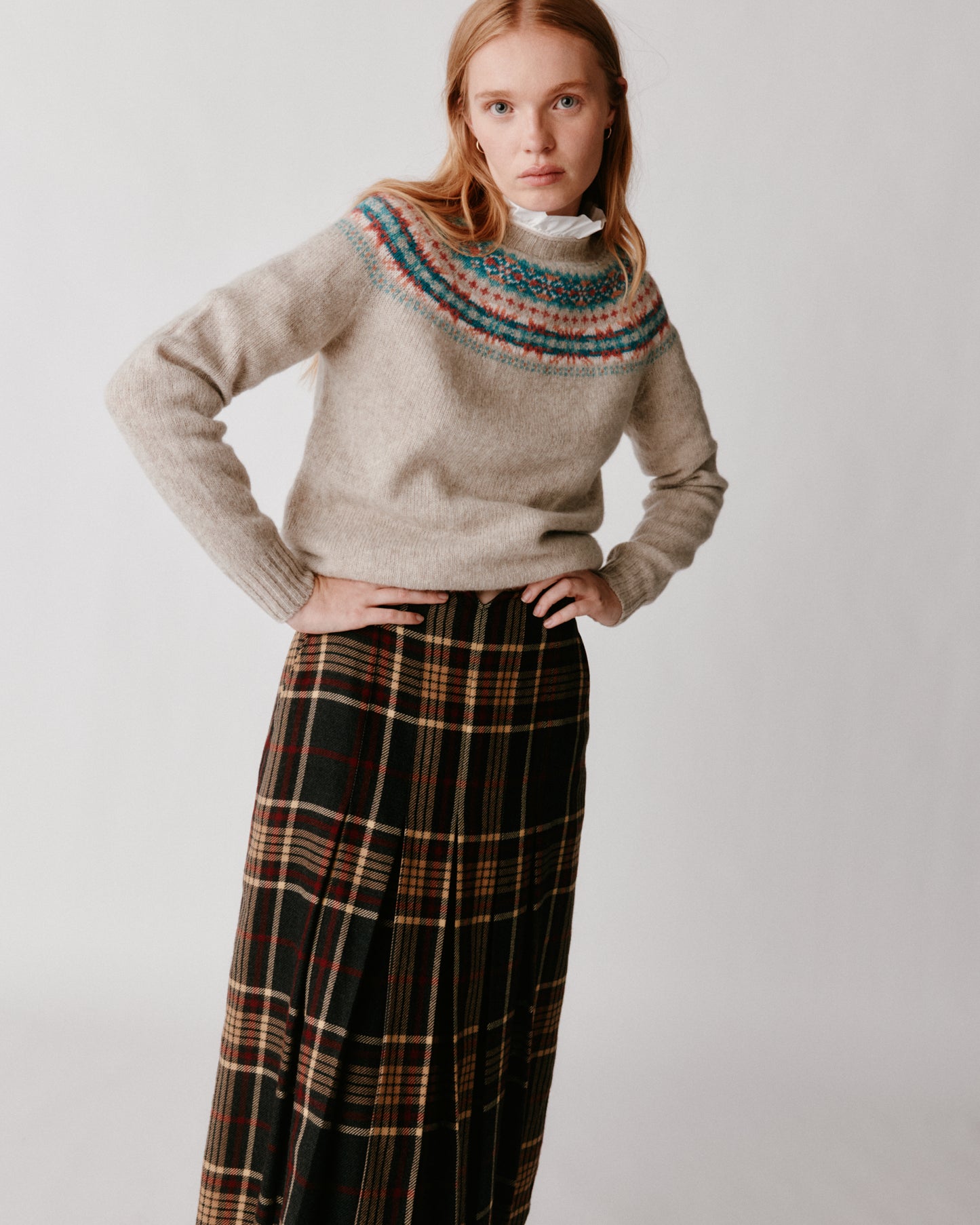 A model wearing a Bosie Skye Yoke Fair Isle Women's Sweater in colour Vellum / Putty.