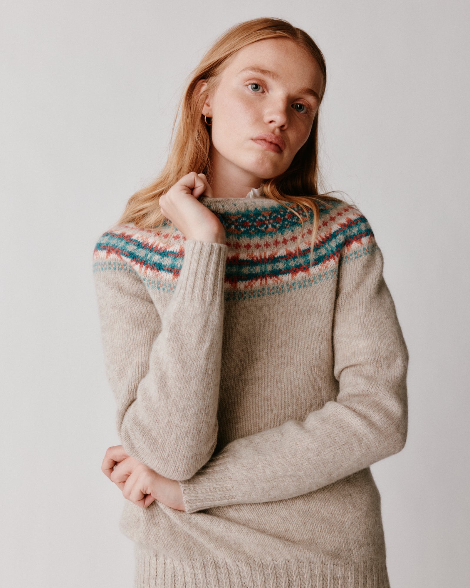 A model wearing a Bosie Skye Yoke Fair Isle Women's Sweater in colour Vellum / Putty.