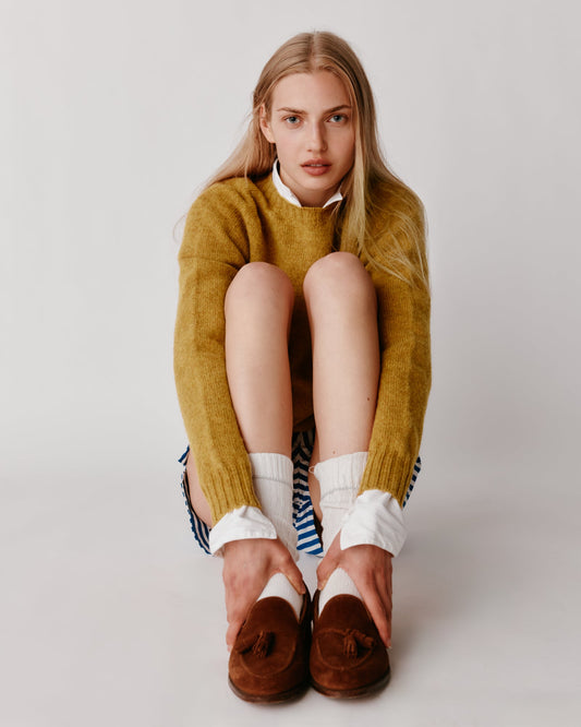 Model wearing the Bosie Women's Harley of Scotland Seamless Saddle Shoulder Shetland Sweater in Gold Dust / Cummin – seamless, seam-free pure wool, knitted in Scotland by Harley of Scotland