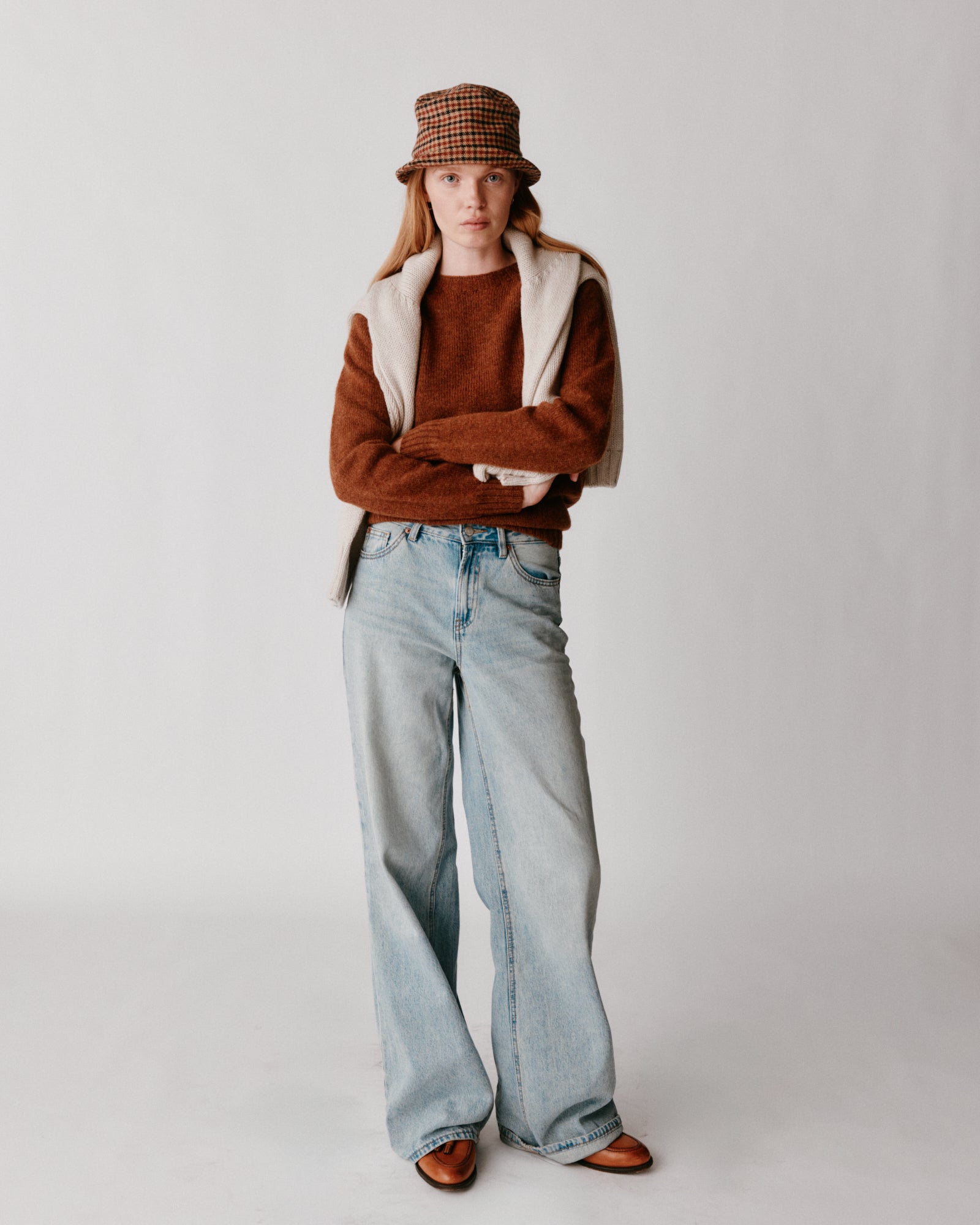 A model wearing a Bosie Womens Harley of Scotland Seamless Saddle Shoulder Shetland Sweater in colour Whisky / Sienna.