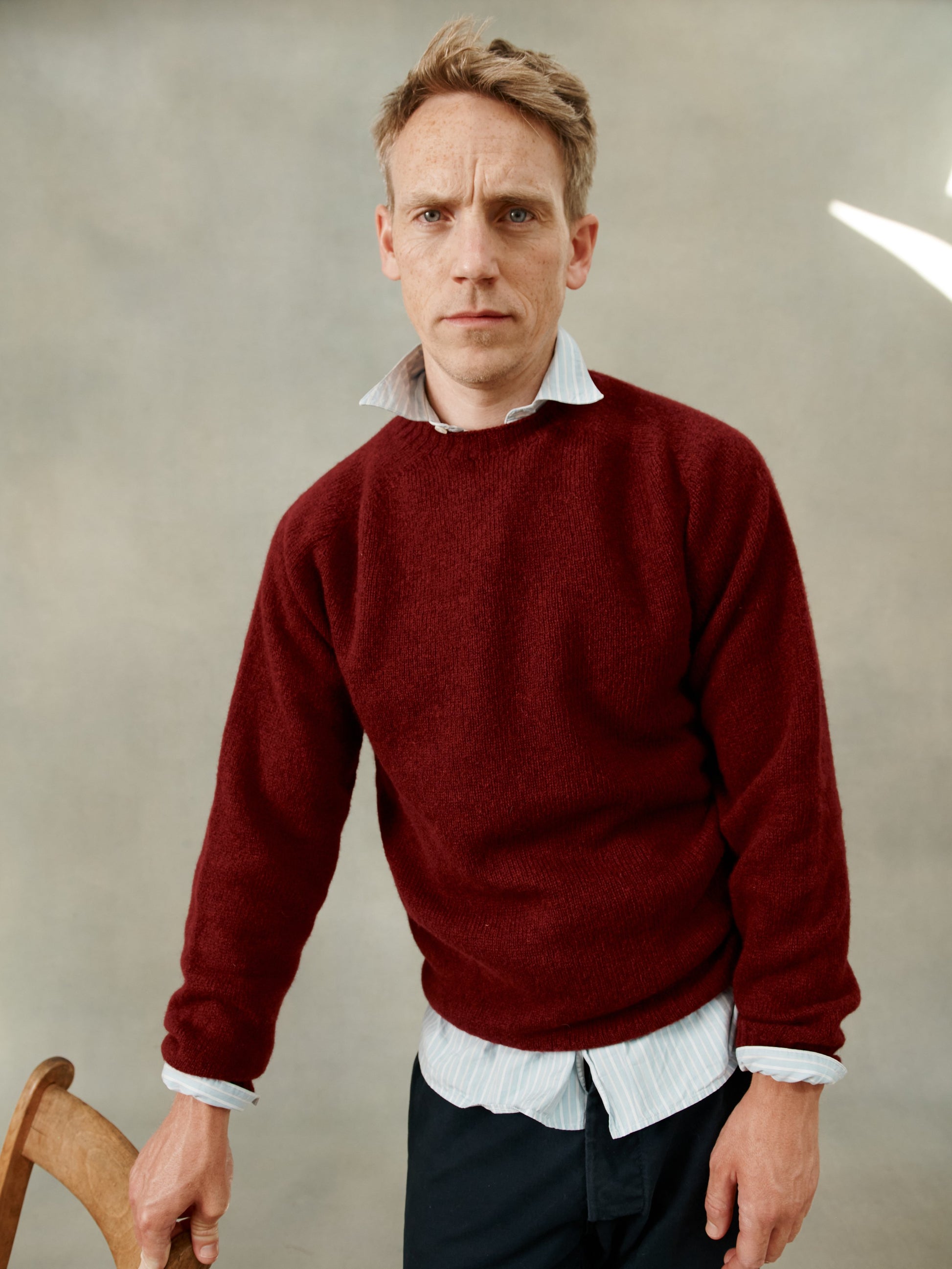 Harley of Scotland Mens Seamless Saddle Shoulder Shetland Sweater Bordeaux Mix Burgundy S